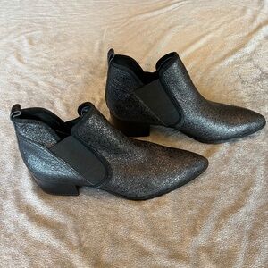 Donald J. Pliner Darla Black Metallic Silver Leather Chelsea Ankle Boot, Size 8